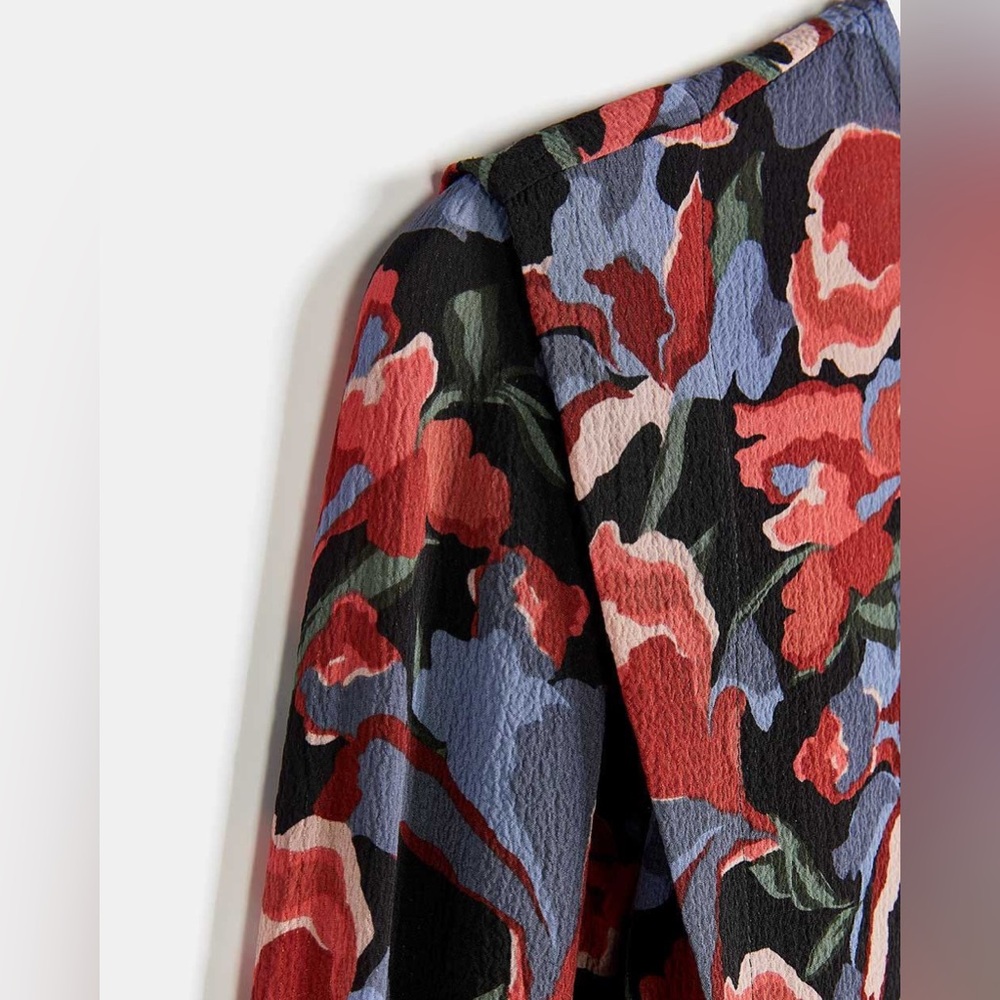 RW&CO Flower print crepe blouse - Picture 3 of 8